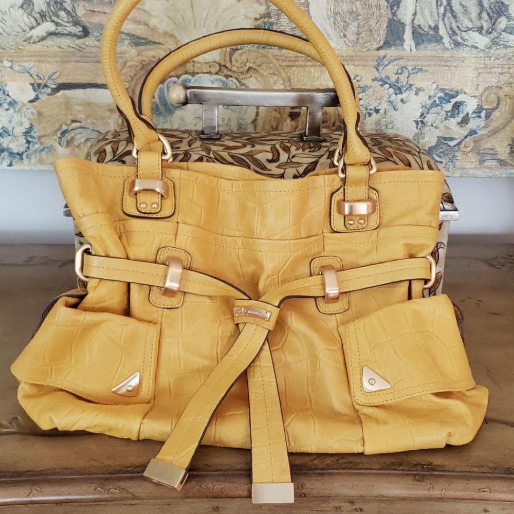 A stunning fine quality leather handbag.